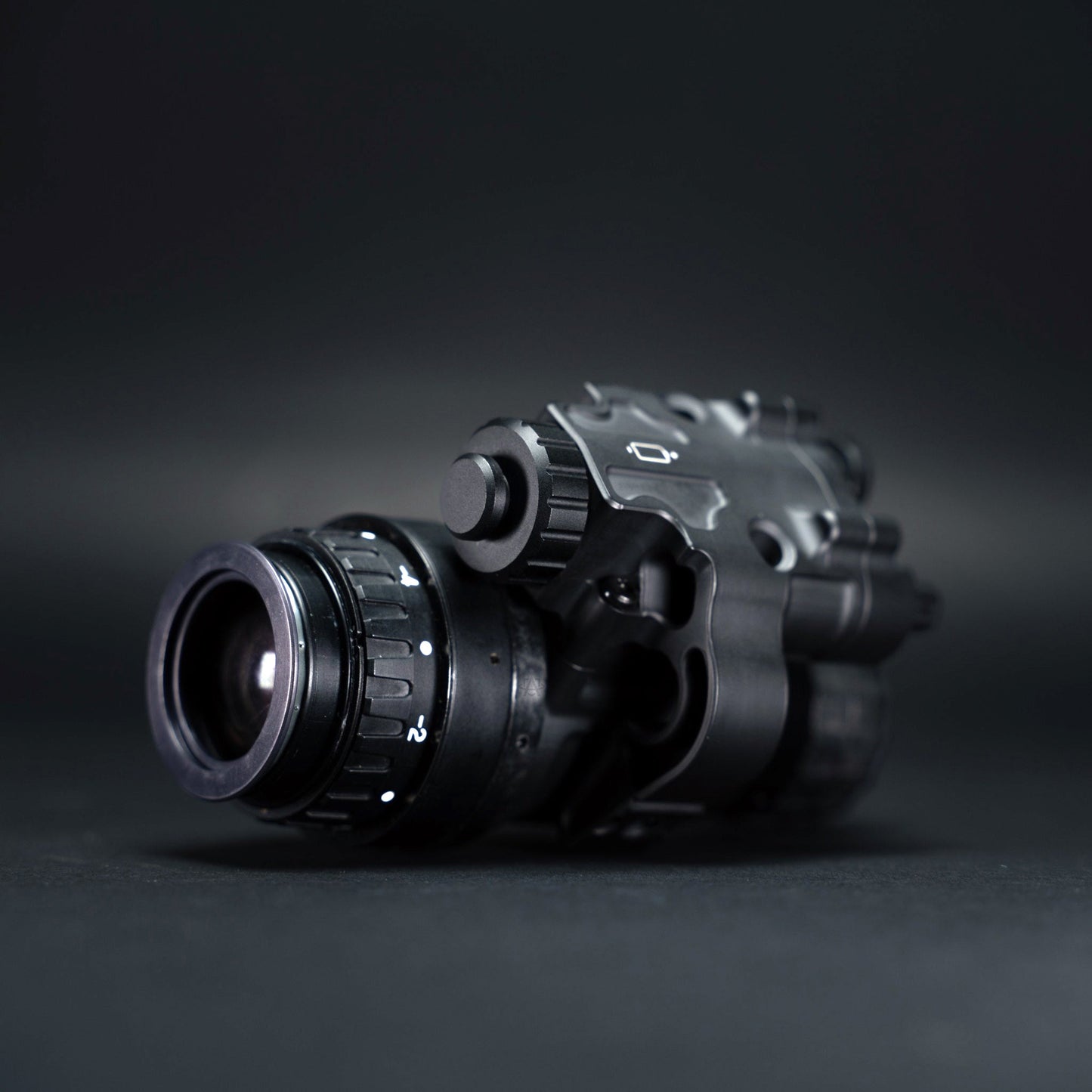 MH-14 | Gen 3 White Phosphor w/ Up to 2600 FOM & Manual Gain | Just 8.6 Oz & 50+ Hours of Runtime